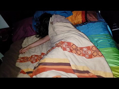 ❤️ Ny zananikely manenjika ny renikeliny tanora rehefa matory izy. Analy pôrnôgrafia amin'ny mg.porn-93.ru ☑