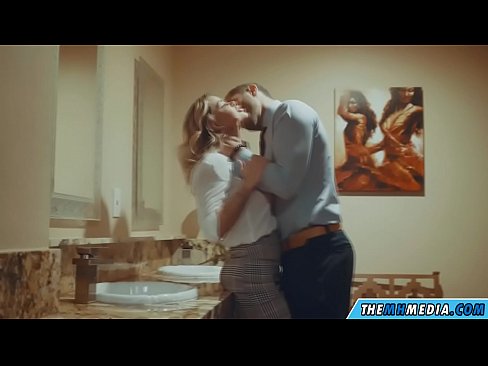 ❤️ Rehefa mamitaka anao ao amin'ny trano fidiovana ho an'ny besinimaro ny blonde be busty Analy pôrnôgrafia amin'ny mg.porn-93.ru ☑